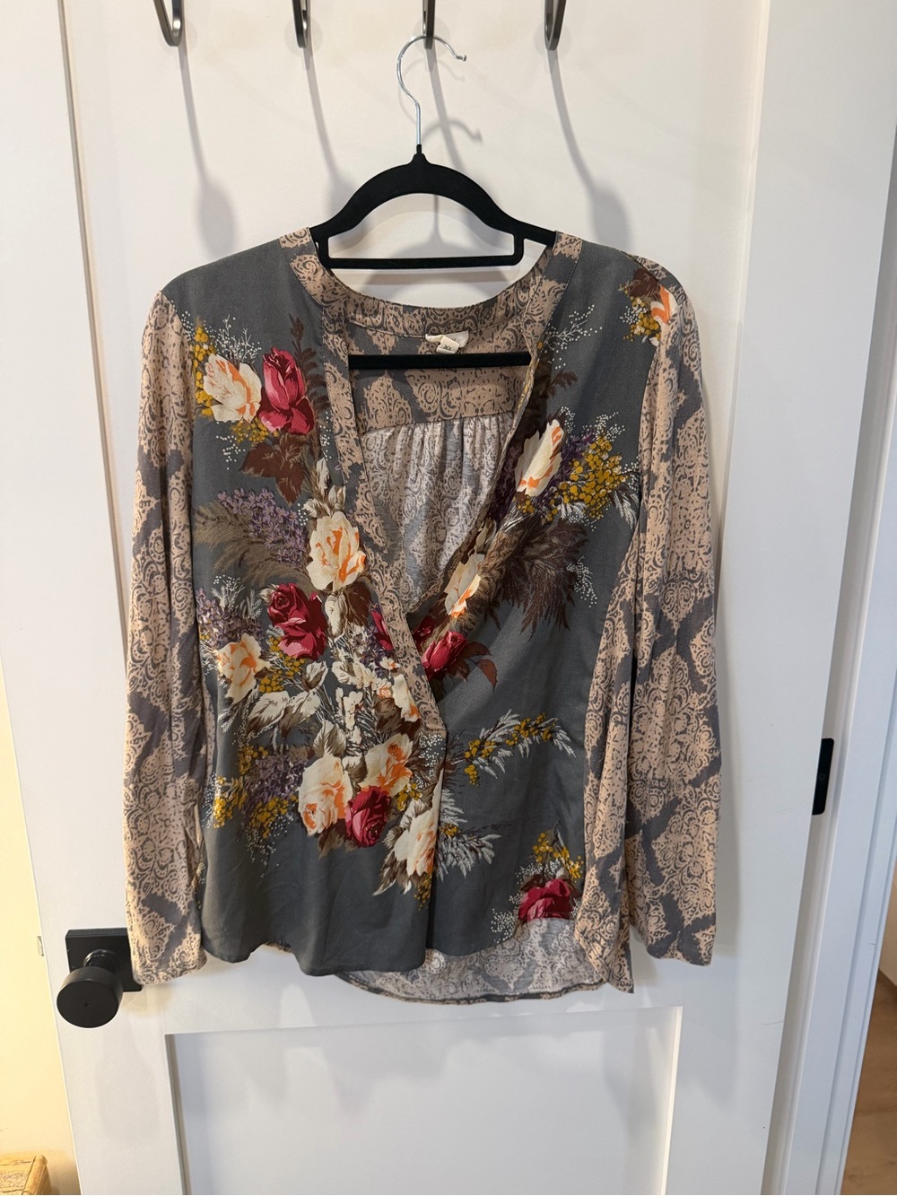 Floral V-Neck Long Sleeve Blouse - Gray with Rose Print